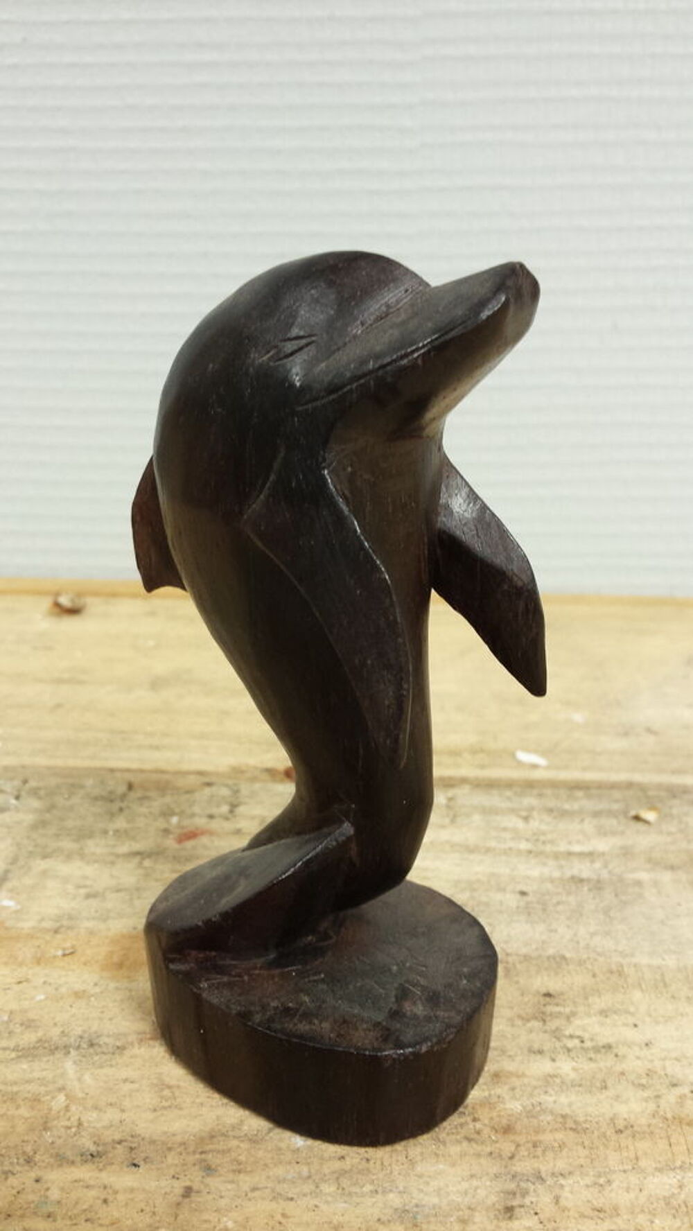 Statuette dauphin en bois noir Décoration