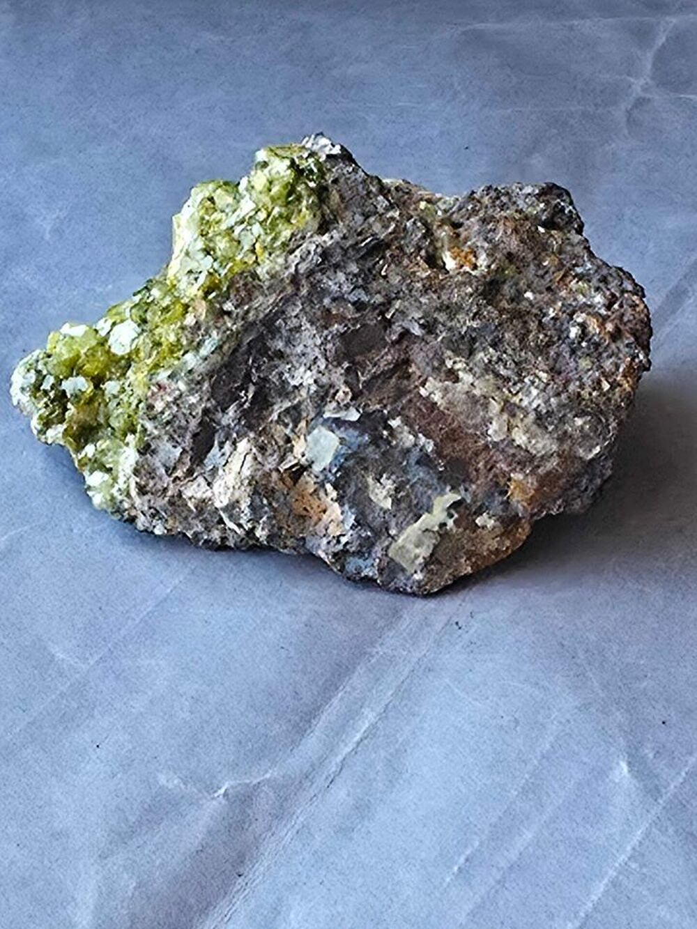Sp&eacute;cimen Min&eacute;ral : Pyromorphite Verte sur Matrice (52) 