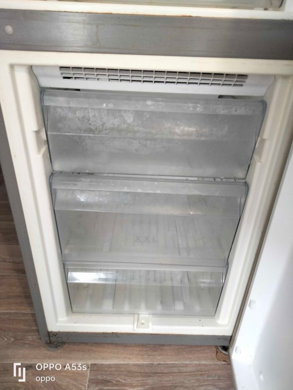 en cause d&eacute;m&eacute;nagement un frigo cong&eacute;lateur casi Neuf Whirlpool &agrave; 250€ et une machine &agrave; laver &agrave; 100e merci Electroménager
