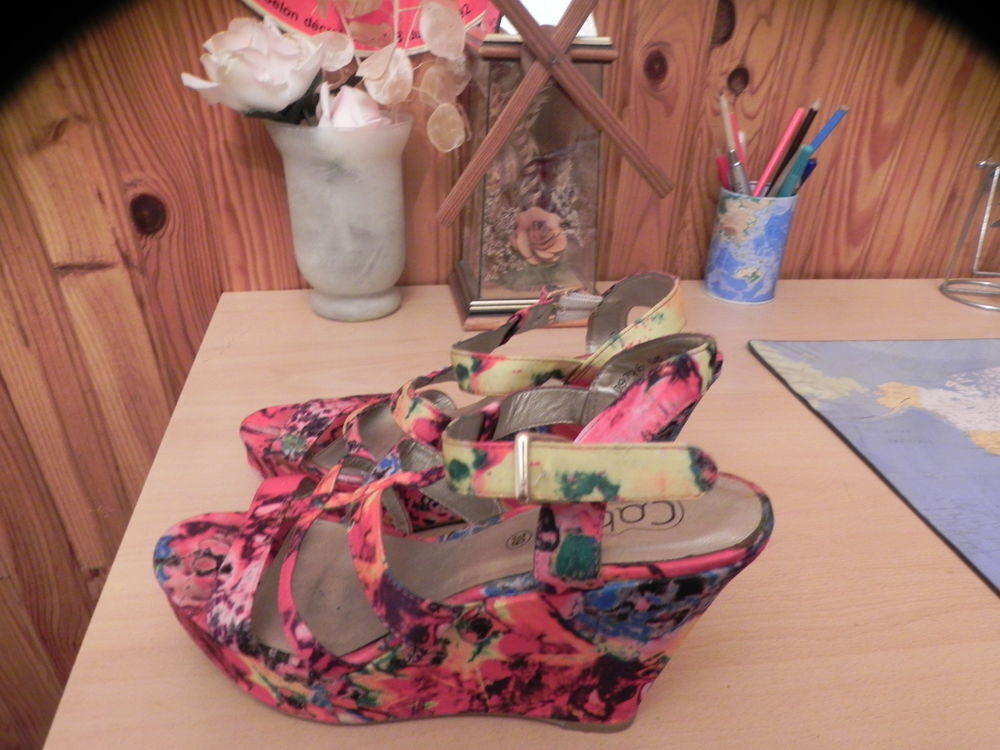 chaussures d'&eacute;t&eacute; femme avec talons hauts, taille 39. Chaussures