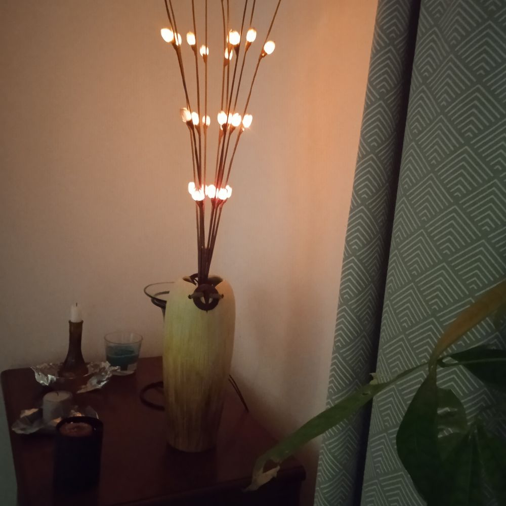 Lampe &agrave; poser 9 branches led support ceramique beige et marr Décoration