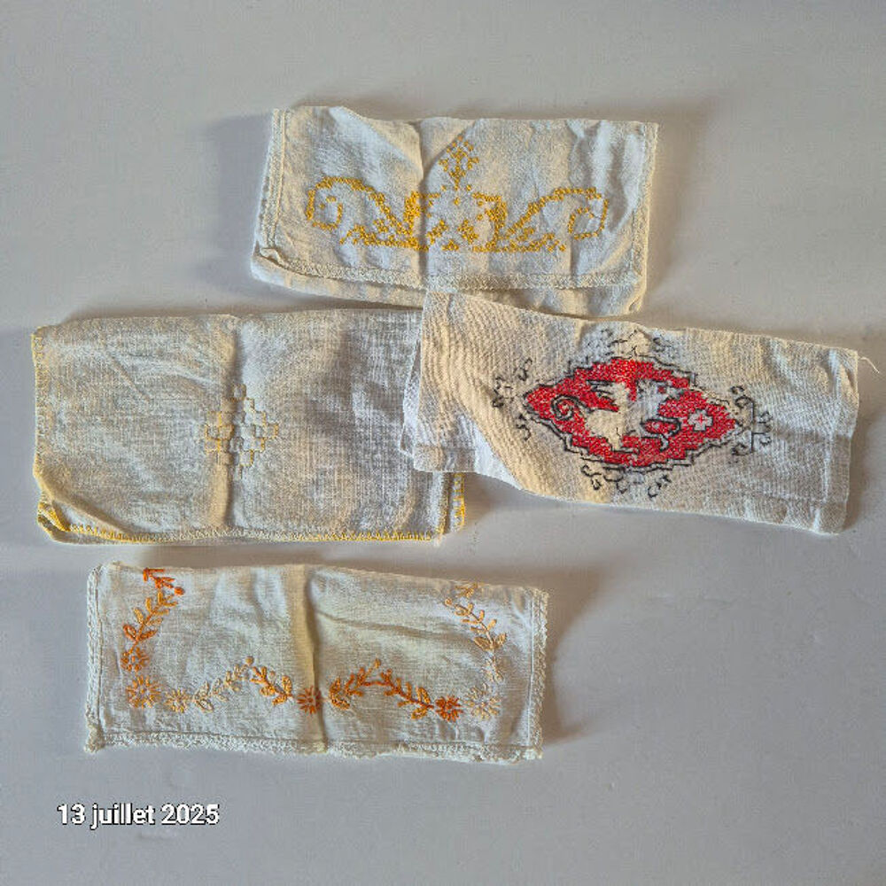 3 Porte Serviettes de table ann&eacute;es 1960 brod&eacute; fait main Décoration