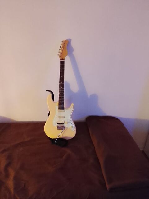 Guitare larry Larson 90 90 Bischheim (67)