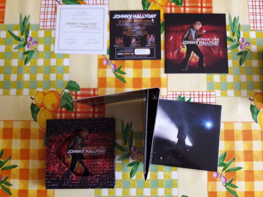 2 CD J. HALLYDAY FLASHBACK TOUR PALAIS des SPORTS 2006 N&deg; CD et vinyles