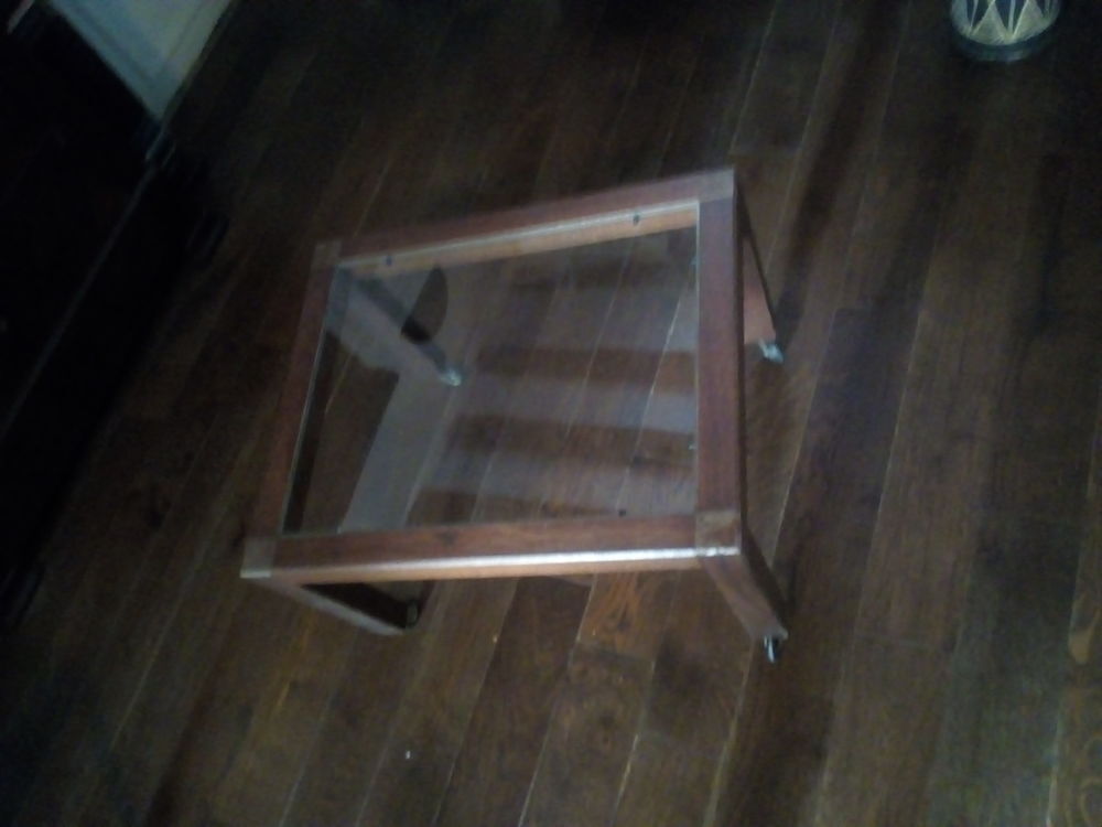 Table basse verre et bois &agrave; roulettes Meubles