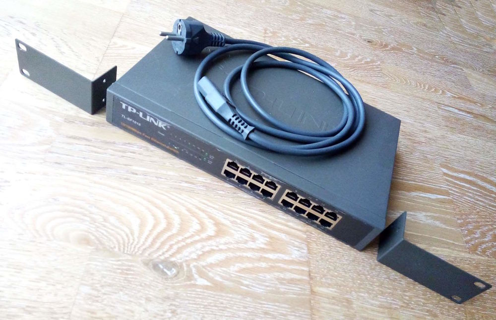 Switch TP-LINK 16 ports Fast Ethernet 10/100 Matériel informatique