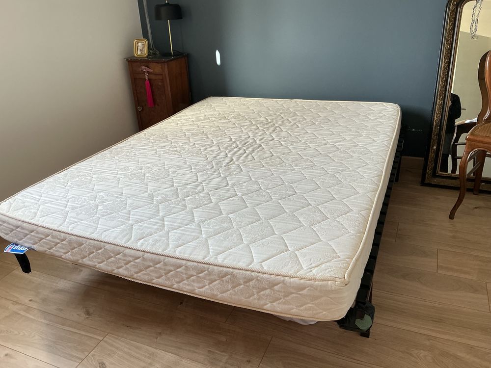 sommier sur pieds et matelas Meubles