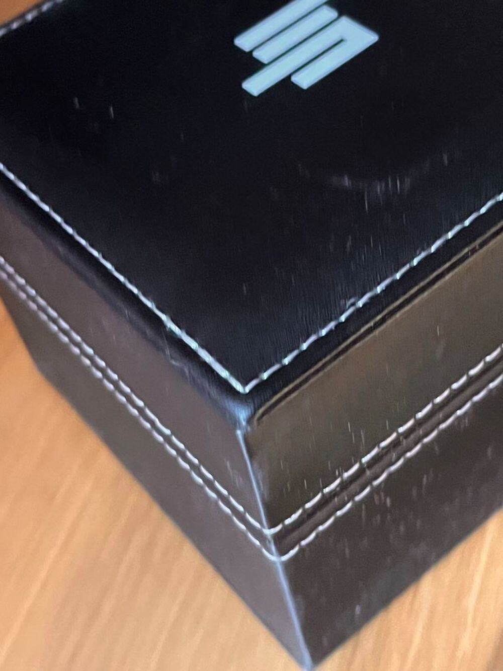 LIP Dans coffret Montre d'homme bo&icirc;tier num&eacute;rot&eacute; 737937, 