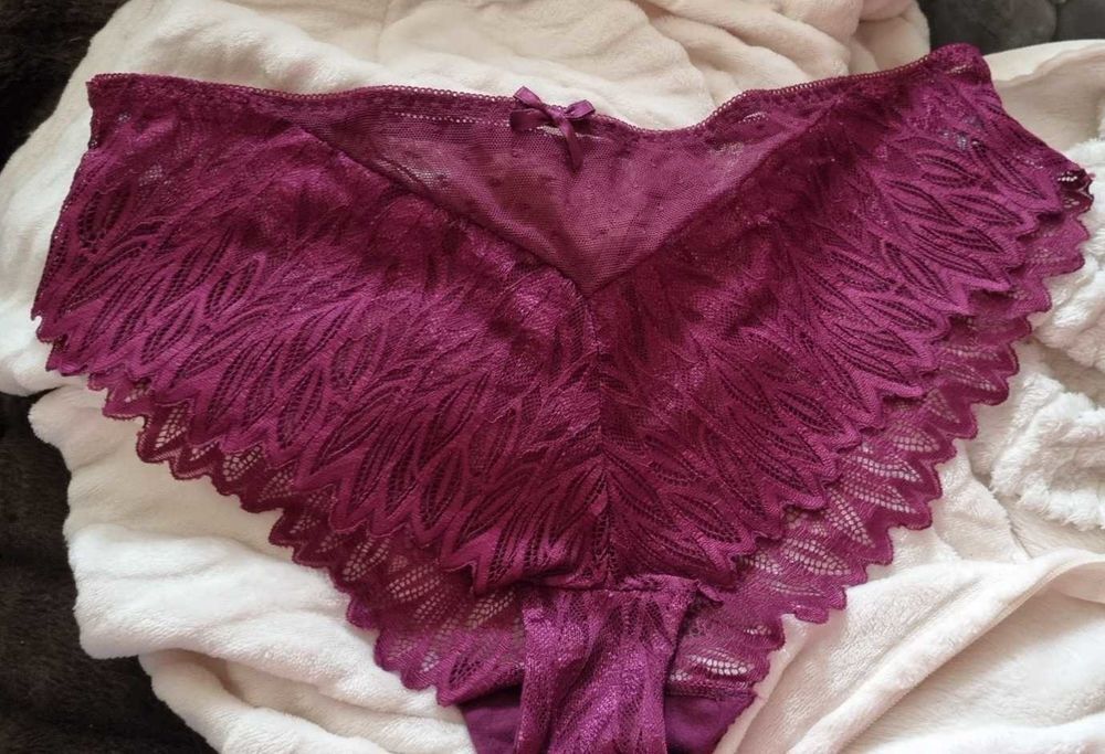 Tr&egrave;s joli Shorty violet fonc&eacute;. Taille XXL Vêtements