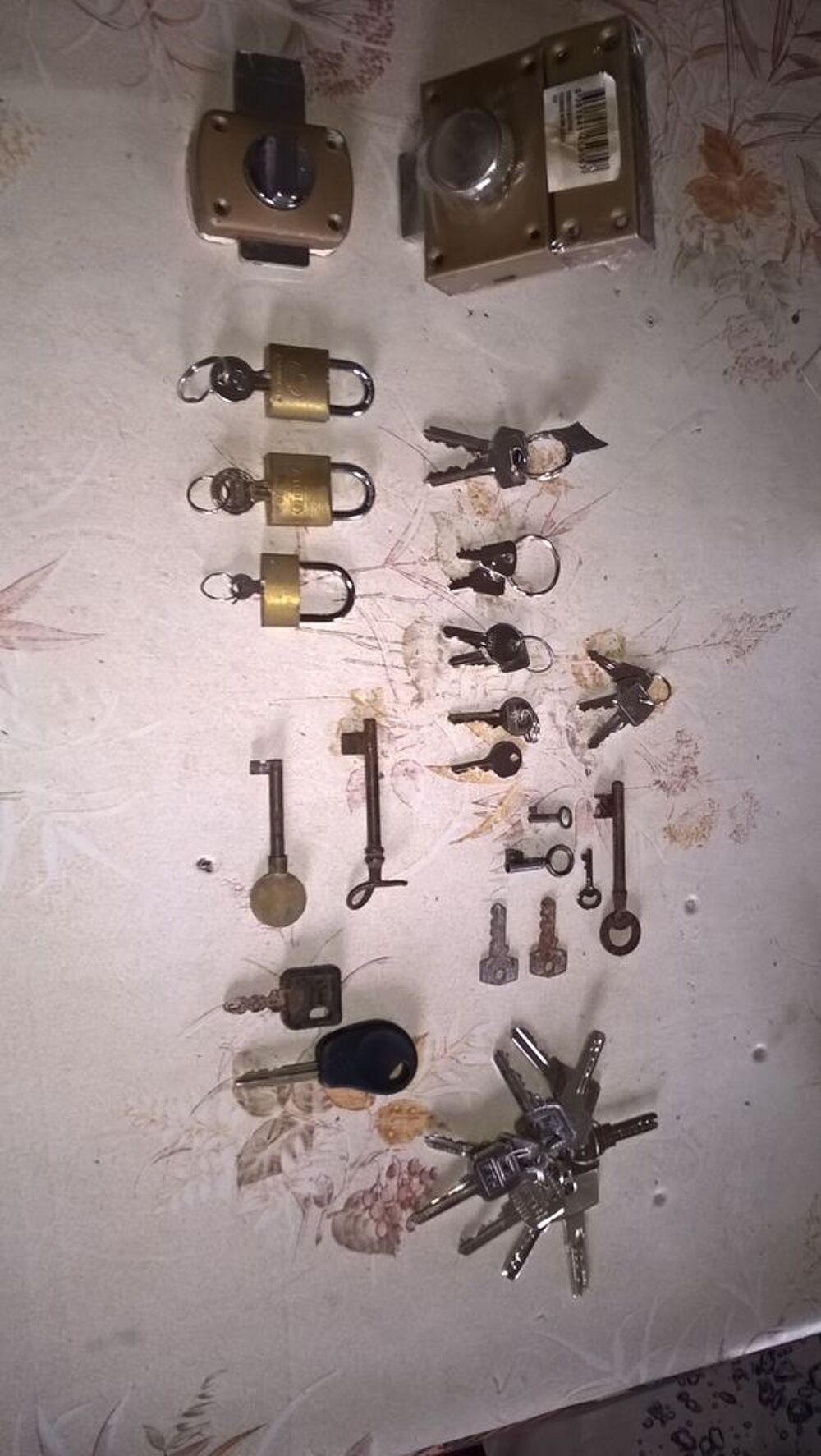 Verrous/cadenas/cl&eacute;s diverses. Bricolage