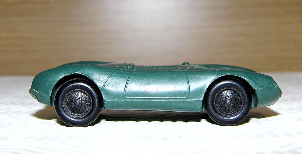PORSCHE SPYDER 1500 cc Plastique " BONUX " voiture le mans jouet collection vitrine 