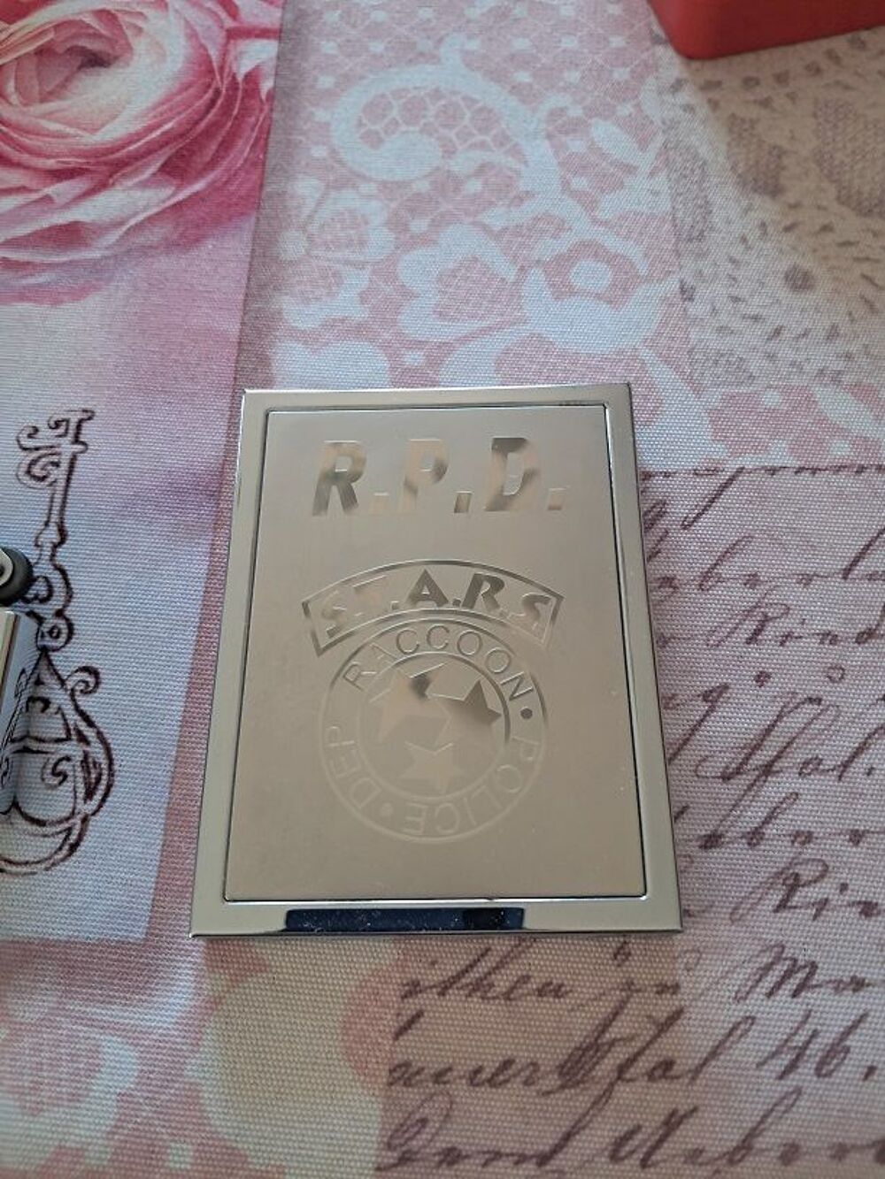 Coffret fumeur Resident evil Racoon city RPD goodies jeu vid 