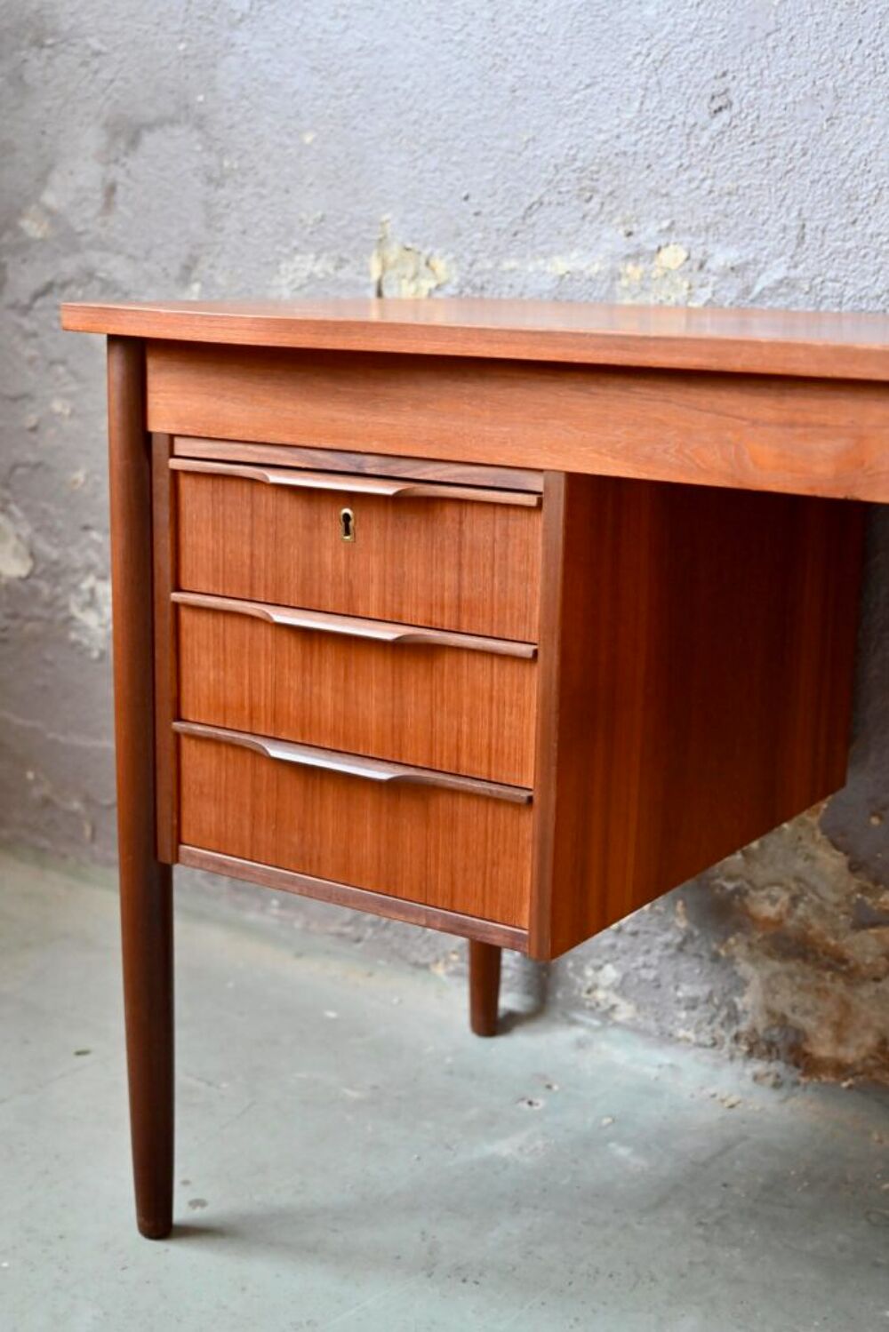 Bureau &agrave; tiroir scandinave en Teck ancien design organique Meubles