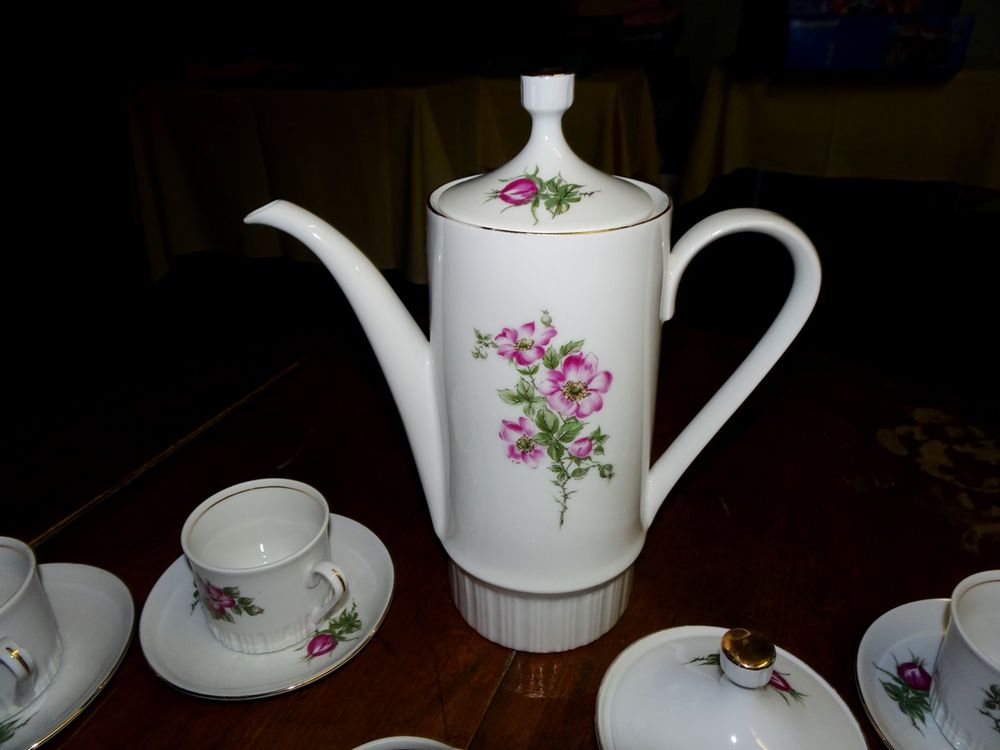 Service caf&eacute; th&eacute; 8 tasses sous tasses sucrier motif fleur Décoration