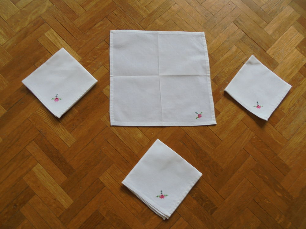 Nappe + serviettes &agrave; th&eacute; brod&eacute;es (52) Décoration