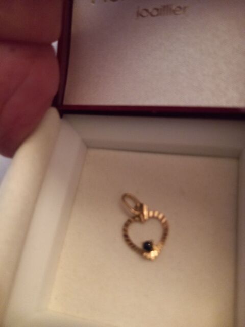 Pendentif 64 Relevant (01)