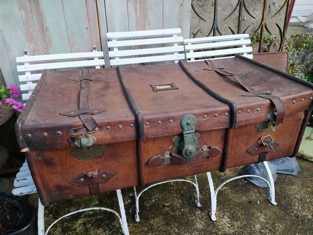 Ancienne Grande Valise en Cuir. Maroquinerie