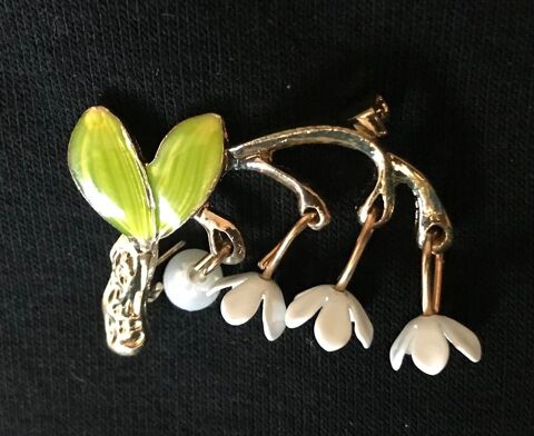 Broche clochettes de muguet pendantes Liévin (62)