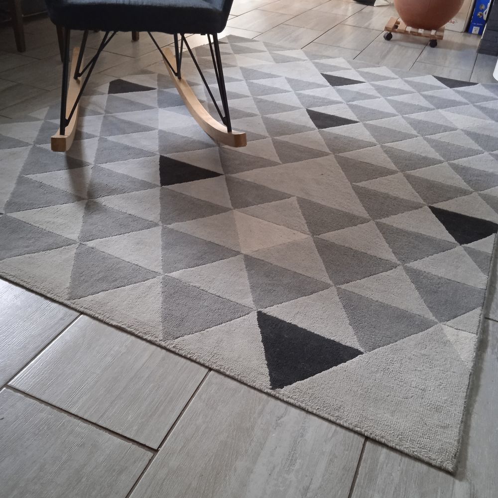 Grand tapis motifs g&eacute;om&eacute;triques triangles gris 229*160 Décoration