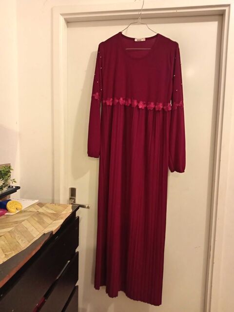 Robe, soir�e. rouge, manche, longue 10 Saint-Germain-l�s-Arpajon (91)