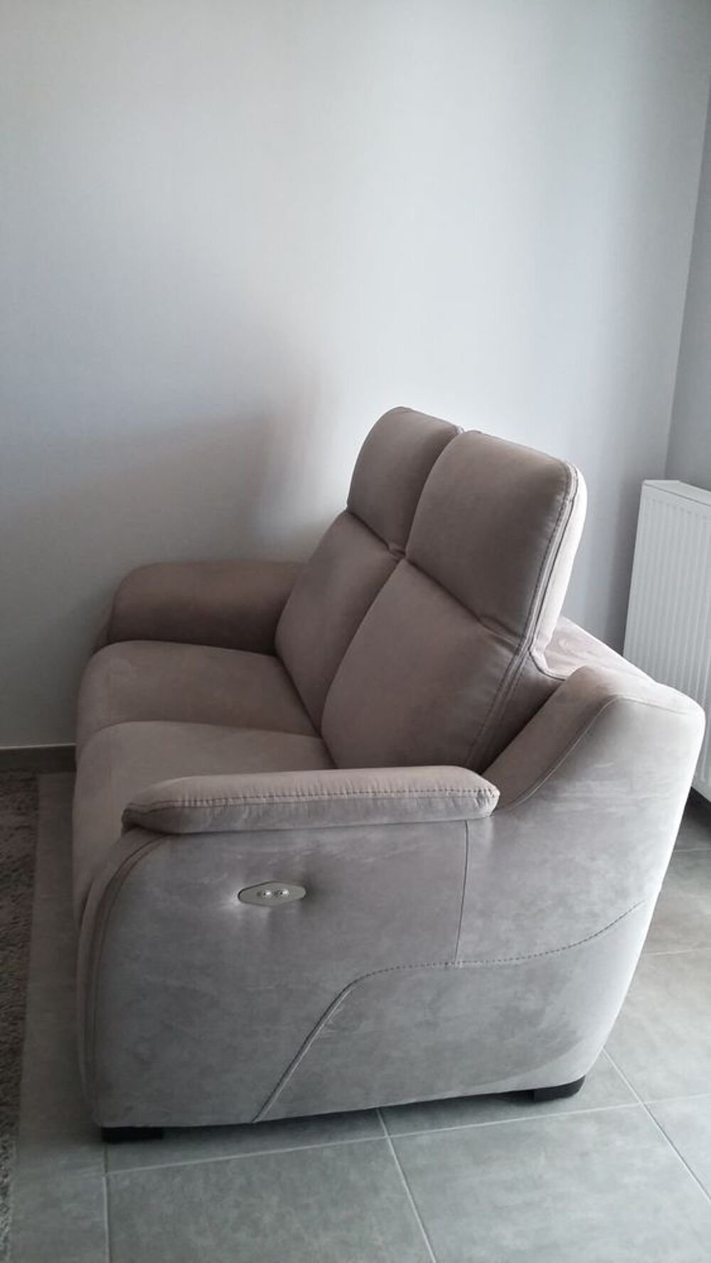 2 canap&eacute;s deux places alcantara gris : 2500 euros l'ensemble Meubles