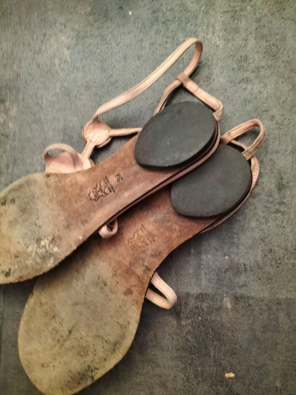 Sandales cuir Minelli pointure 39 tr&egrave;s bon &eacute;tat Chaussures