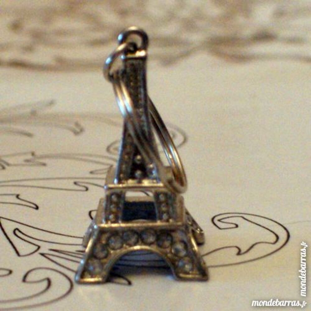 Porte-cl&eacute;s ''Tour Eiffel'' strass Maroquinerie