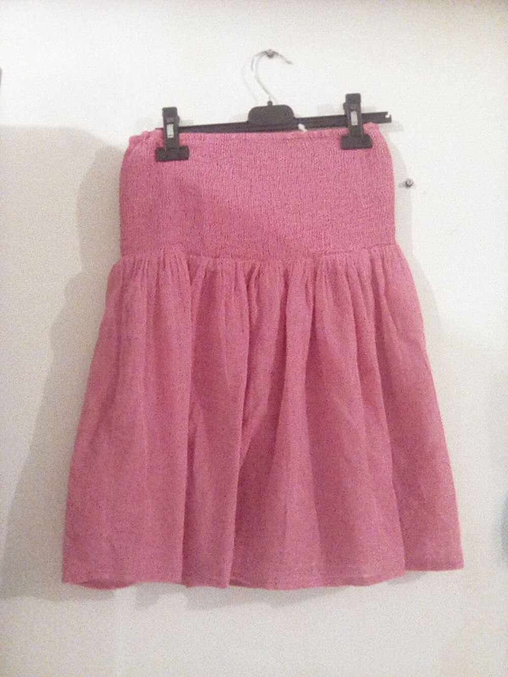 une jupe couleur rose taille 38 Vtements
