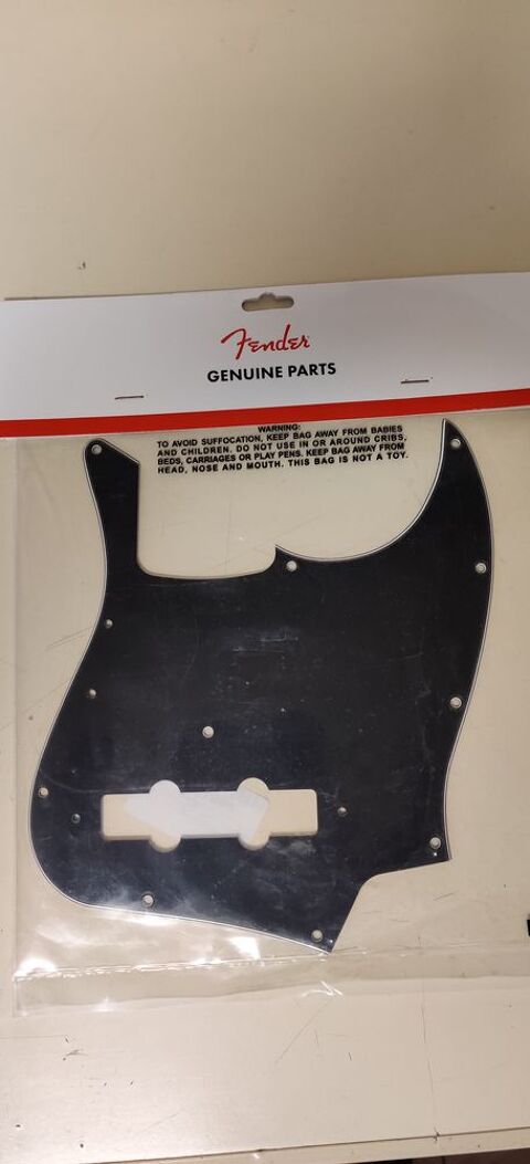 Pickguard FENDER pour basse électrique 4 cordes Vincennes (94)