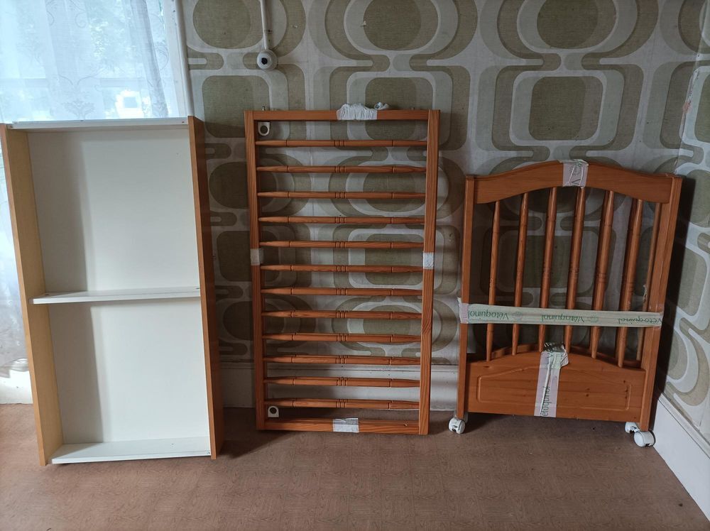 Lit b&eacute;b&eacute; marque Auber sur roulettes Mobilier enfants