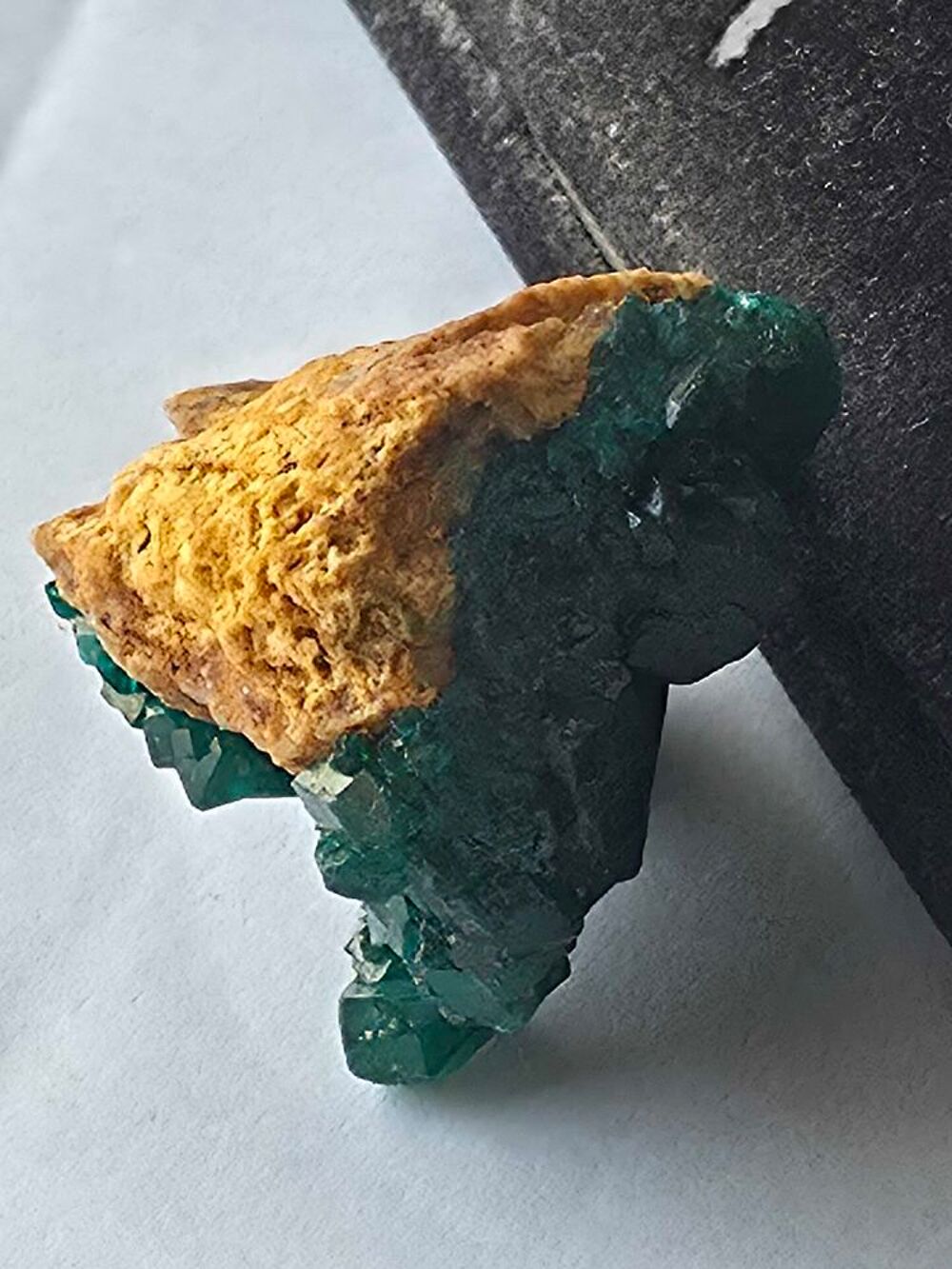 V&eacute;ritable Dioptase brute sur sa gangue naturelle-Congo, 40g 