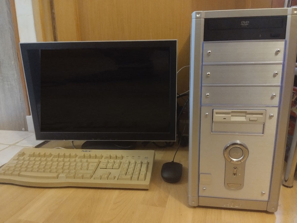 Ordinateur dual core 3ghz,lcd 22" ,ssd 256go+1to,8go ram ,wi Matériel informatique