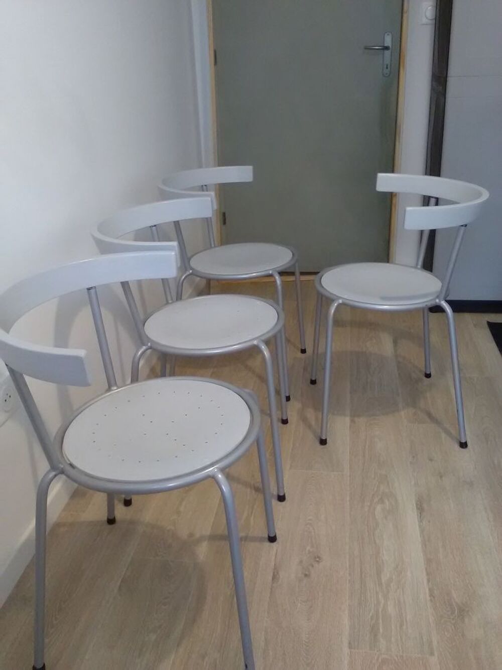 ensemble 4 chaises modernes forme arrondies - empilables Meubles