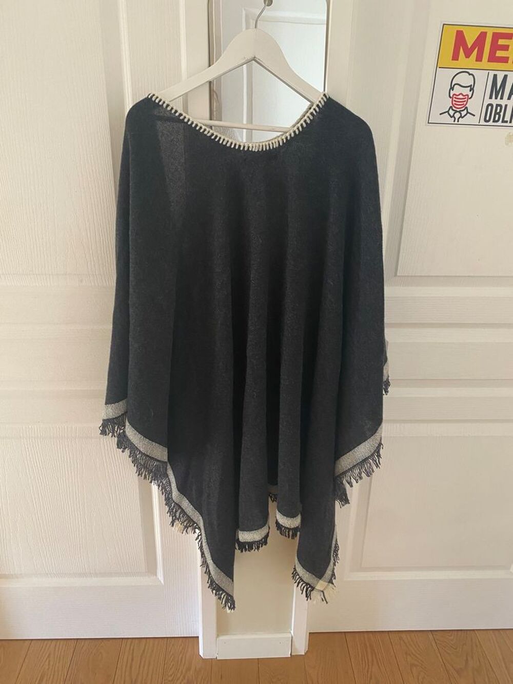 Ch&acirc;le La f&eacute;e maraboutee &eacute;tat neuf Vêtements