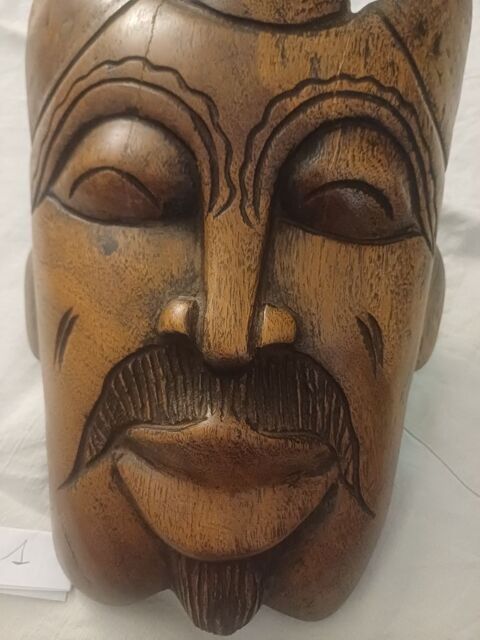 (1) MASQUE AFRICAIN 10 La Cadi�re-d'Azur (83)