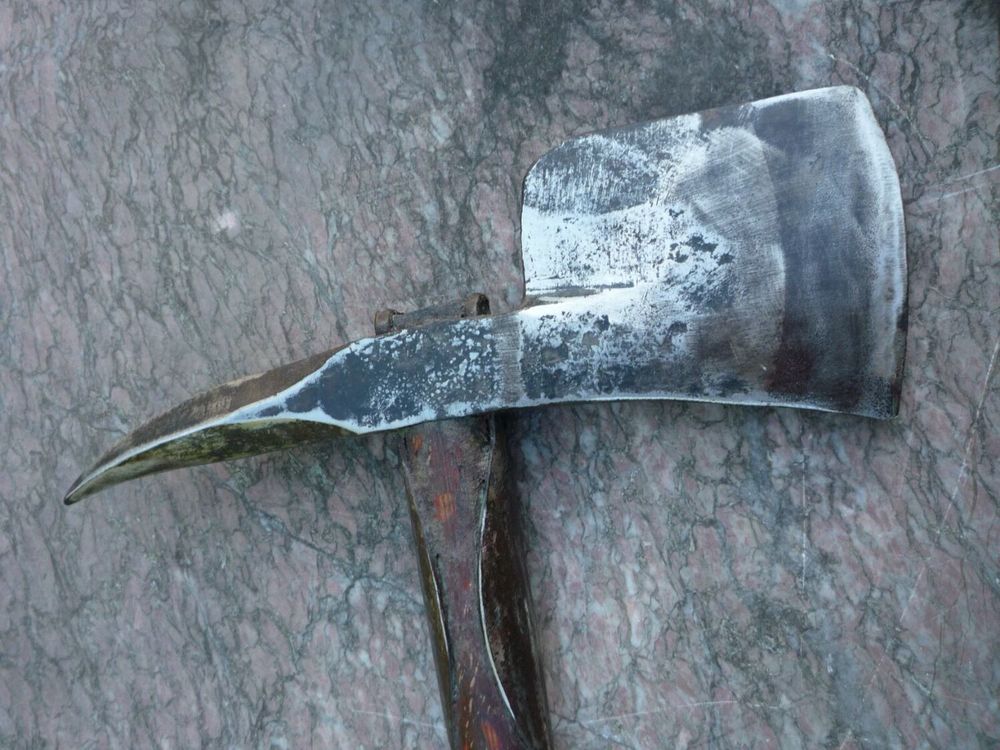 OUTIL ANCIEN, ANCIENNE HACHE DE POMPIER
