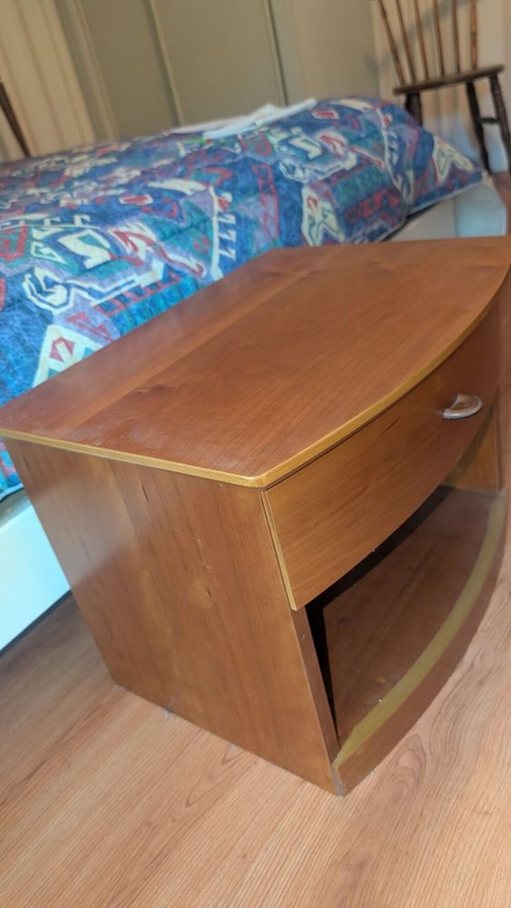 Lit bois massif et ses 2 tables de chevet Meubles