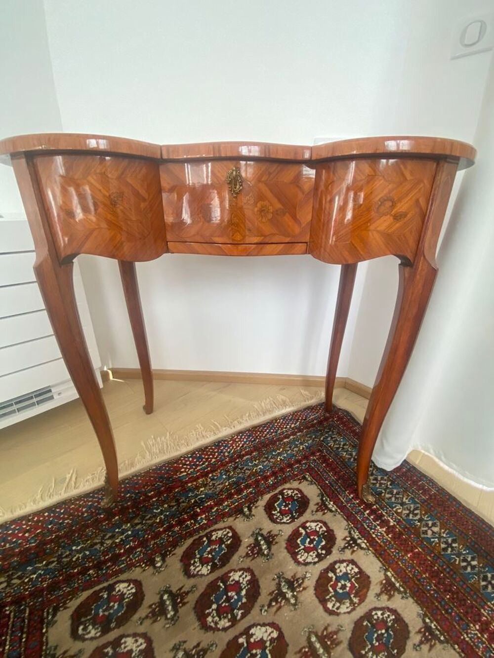 Chambre: Armoire, Coiffeuse, 2 Gu&eacute;ridons en Bois de Rose Meubles