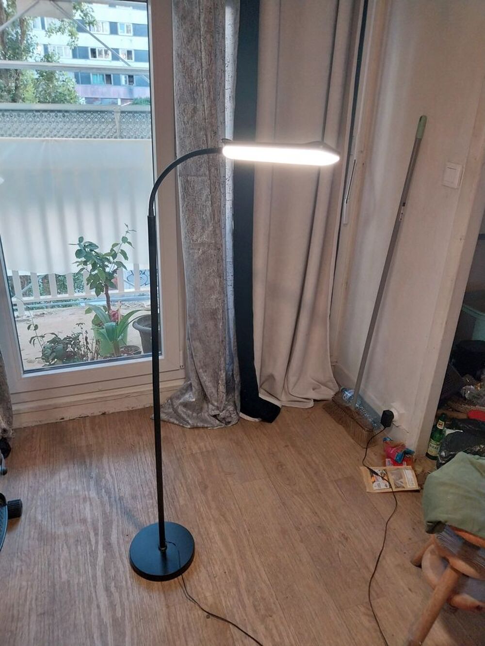 Vente Appartement lampadaire. Comme neuf. Montreuil