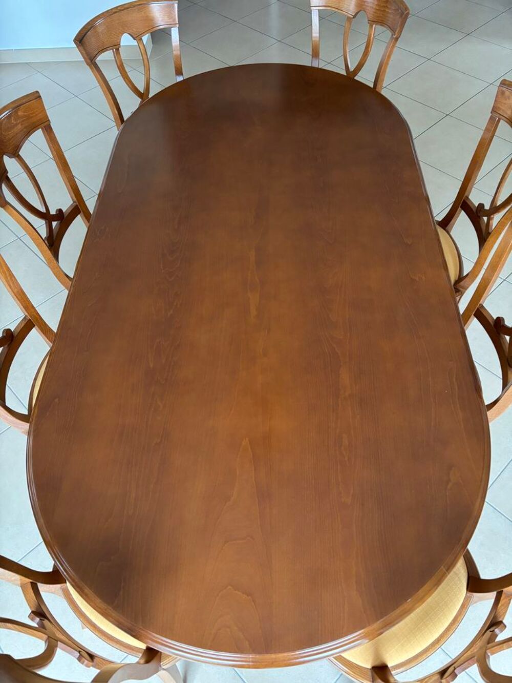 Salle &agrave; manger pour huit personnes Meubles