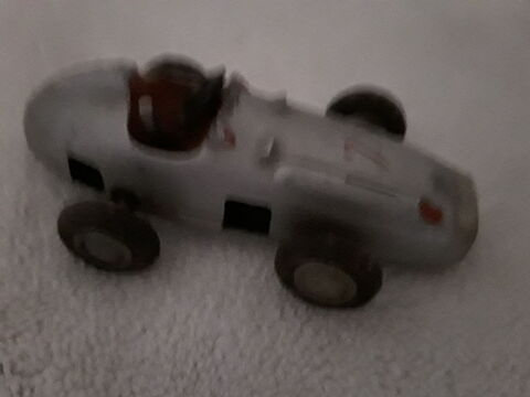 jouet petite voiture de course 1958 
30 Chatou (78)