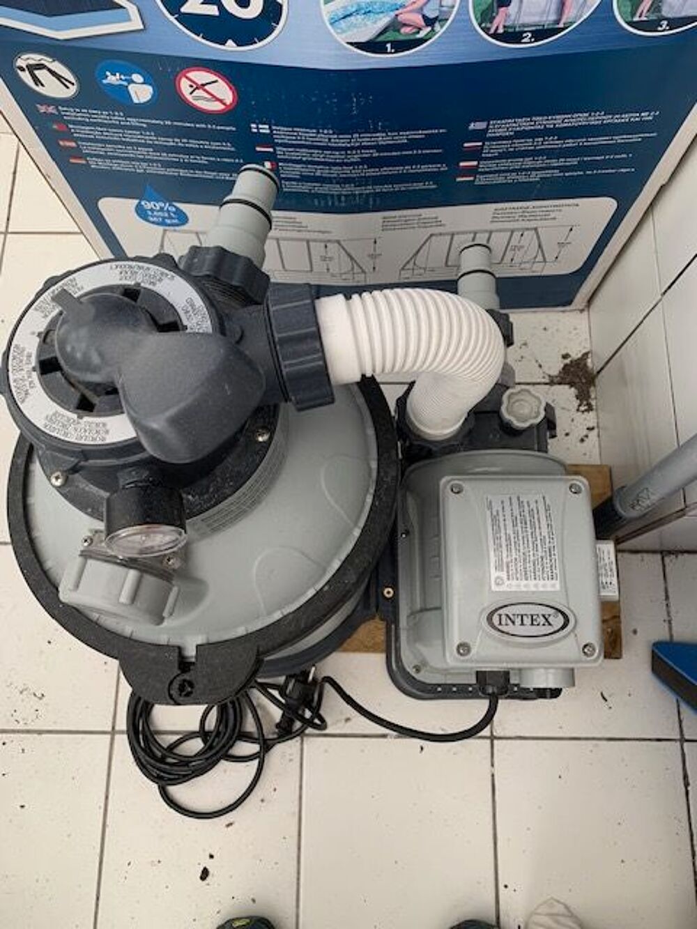 PISCINE INTEX AVEC POMPE A SABLE Jardin