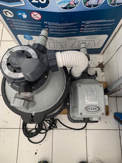 PISCINE INTEX AVEC POMPE A SABLE 220 Saint-Saulve (59)