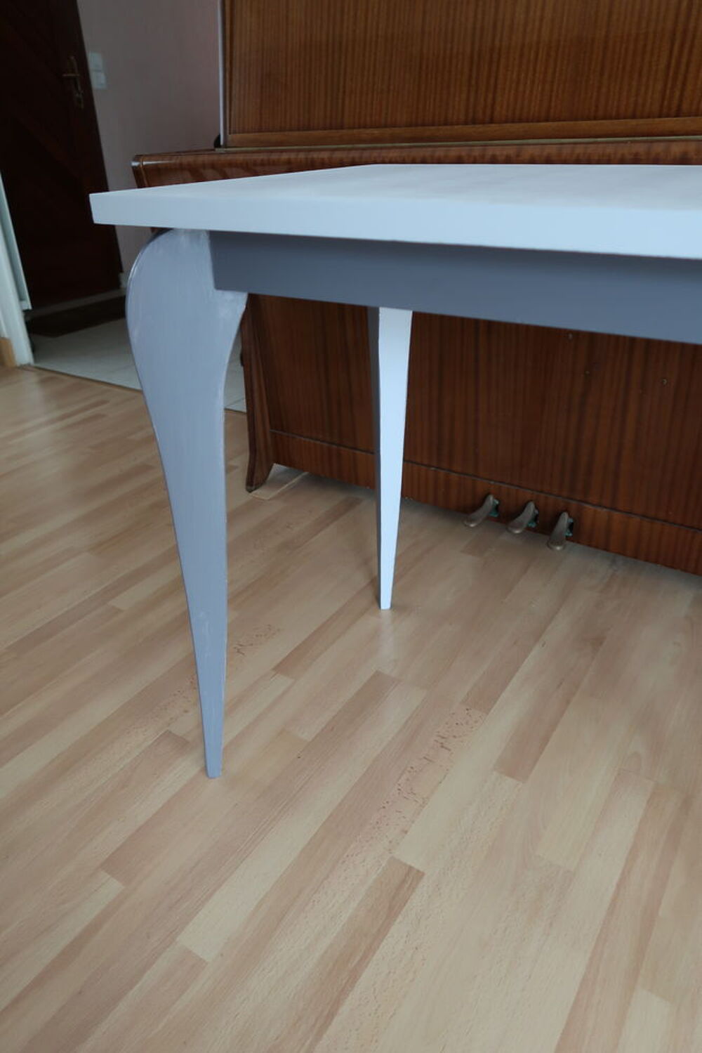 petite table bureau d&eacute;coration 
A prendre sur place Meubles