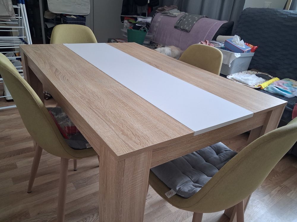 Table +4 chaises Meubles