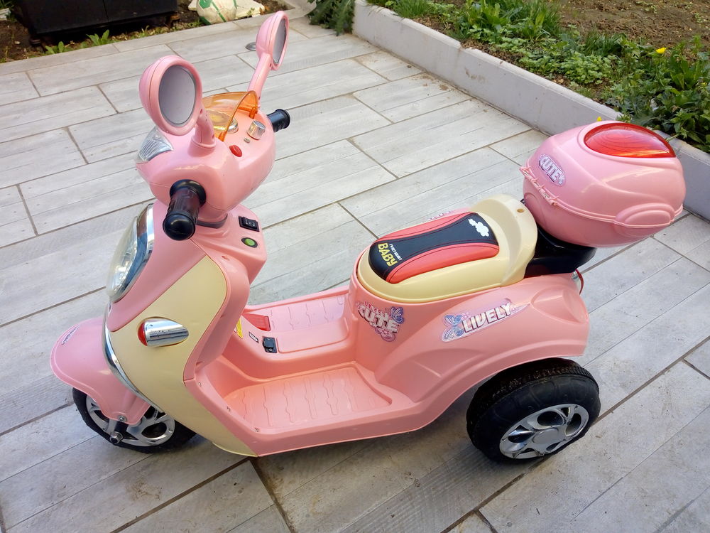 Scooter &eacute;lectrique Jeux / jouets