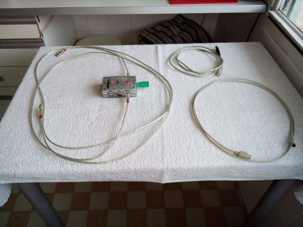 Boitier pour commander 2 &agrave; 3 PC : Matériel informatique