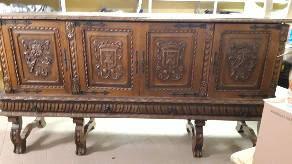 confiturier /grande table /grand bahut / plus chaises gratui Meubles