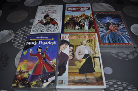 Lot de Vidos avec entre autre  Robin Williams  5 Perreuil (71)