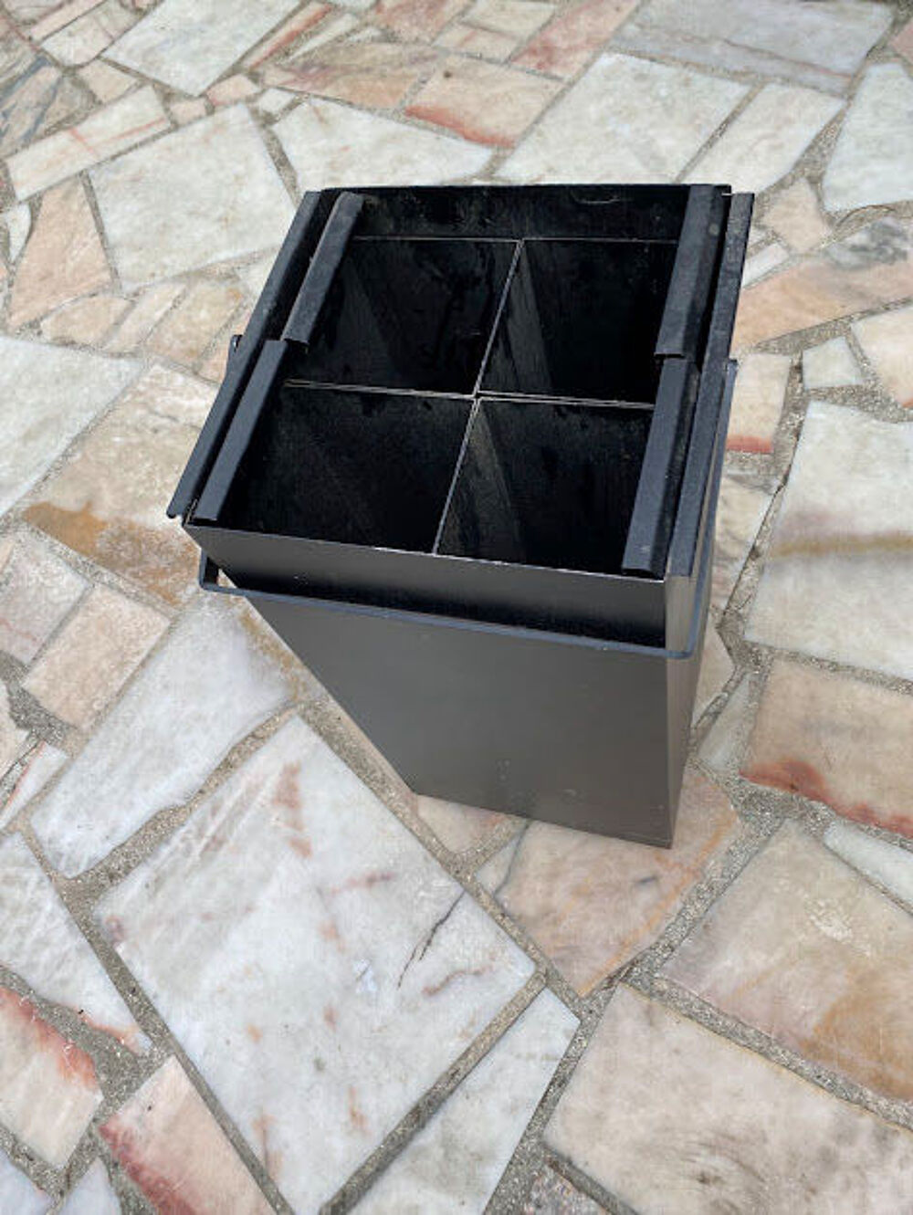 Seau &agrave; Pellets - Distribution Facile et Propre-Capacit&eacute; 15kg Bricolage